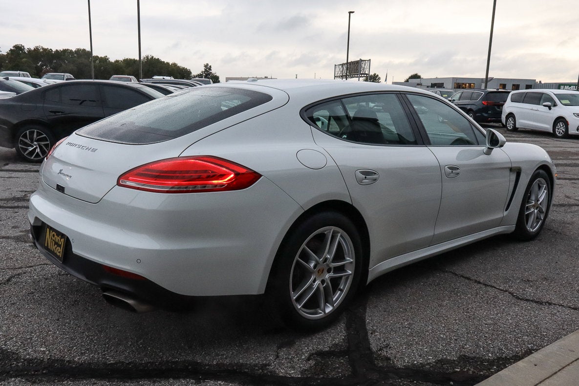 2016 Porsche Panamera Edition