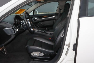 2016 Porsche Panamera Edition