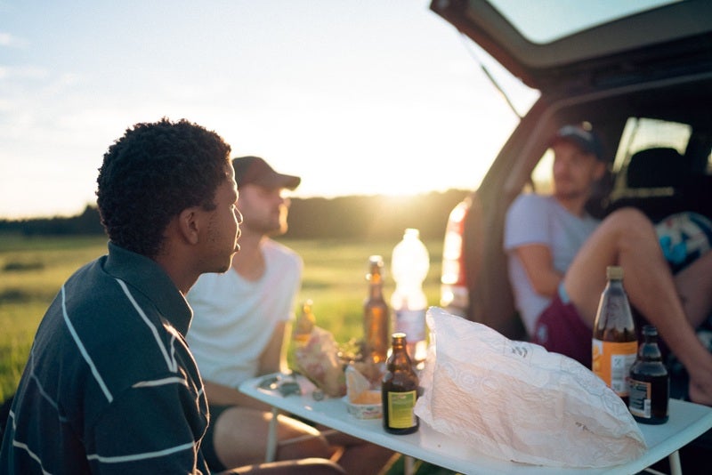 3 men tailgating